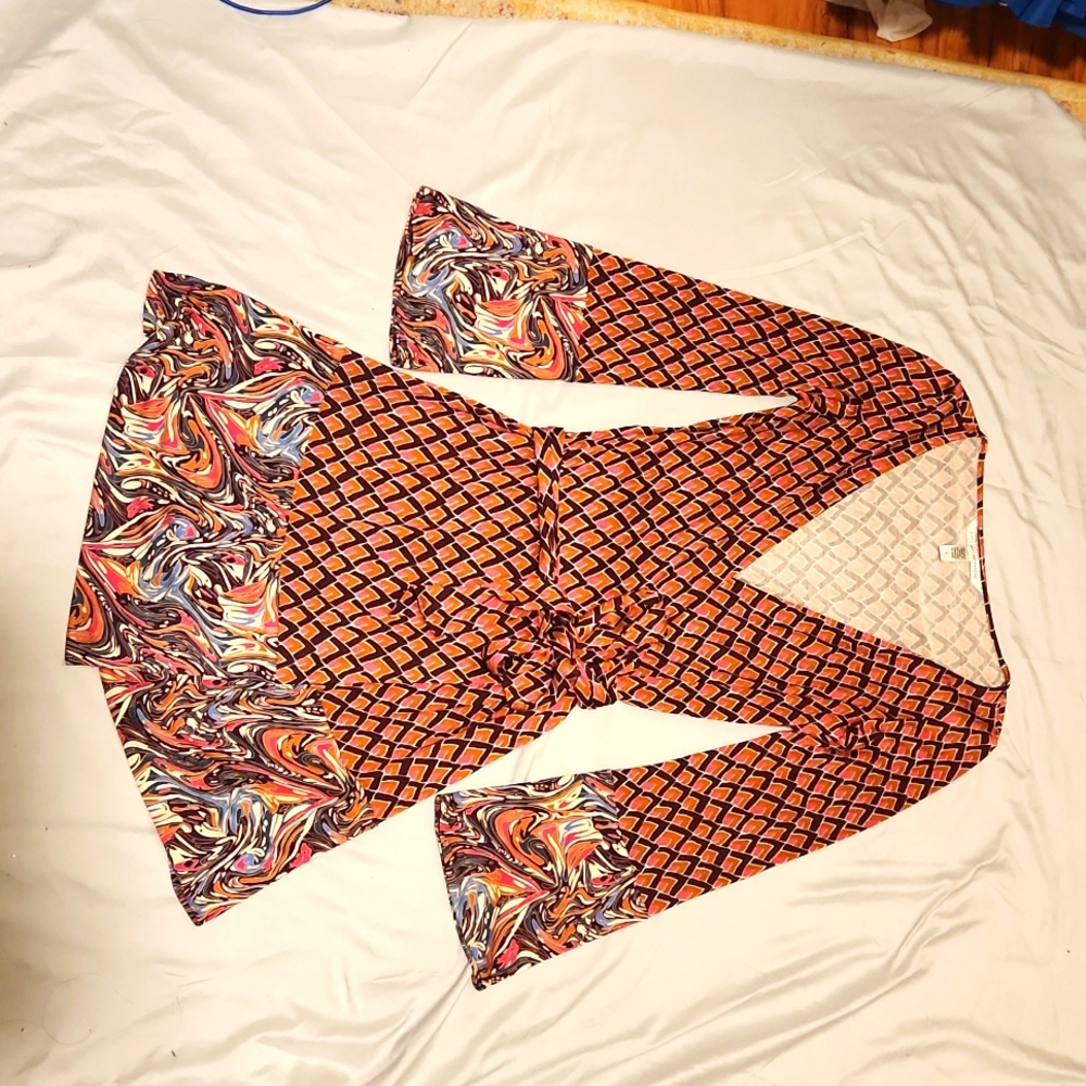 Diane Von Furstenburg bell sleeve wrap dress size 6